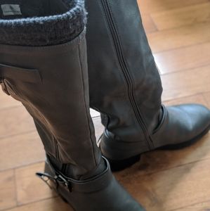 Grey warm boots